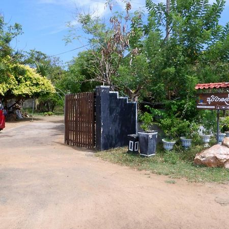 Attale Resort Tissamaharama Buitenkant foto