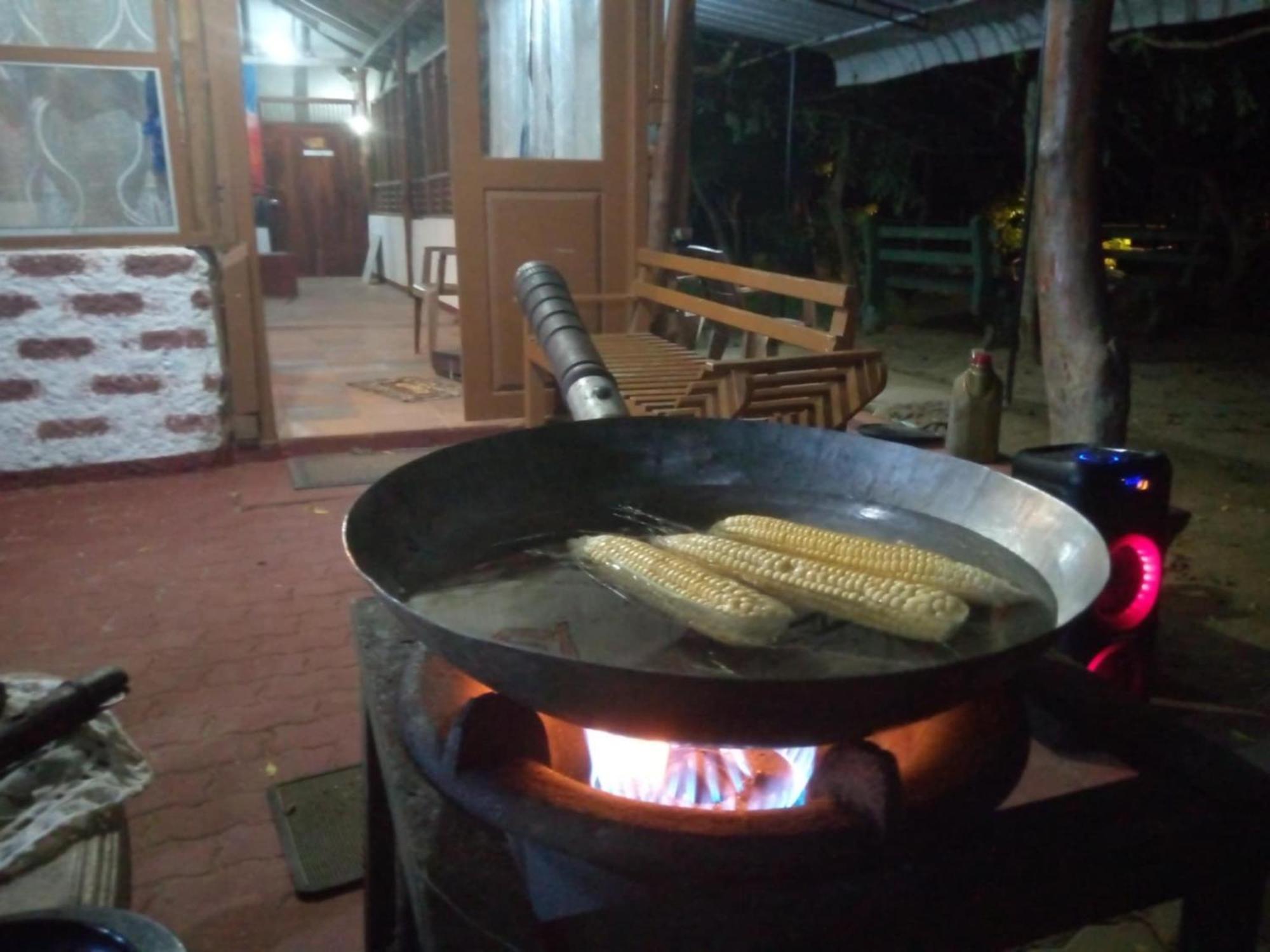 Attale Resort Tissamaharama Buitenkant foto